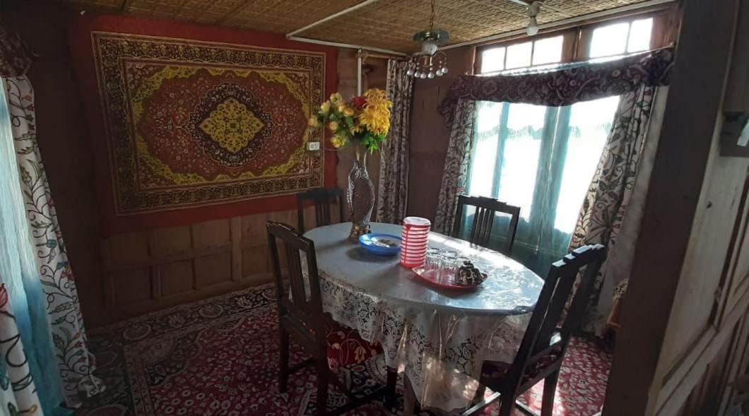 Houseboat - City Of Kashmir Hotel Srinagar  Exterior photo