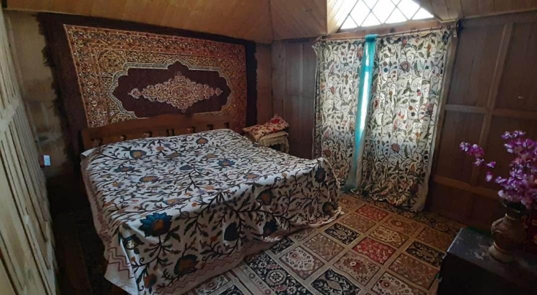 Houseboat - City Of Kashmir Hotel Srinagar  Exterior photo